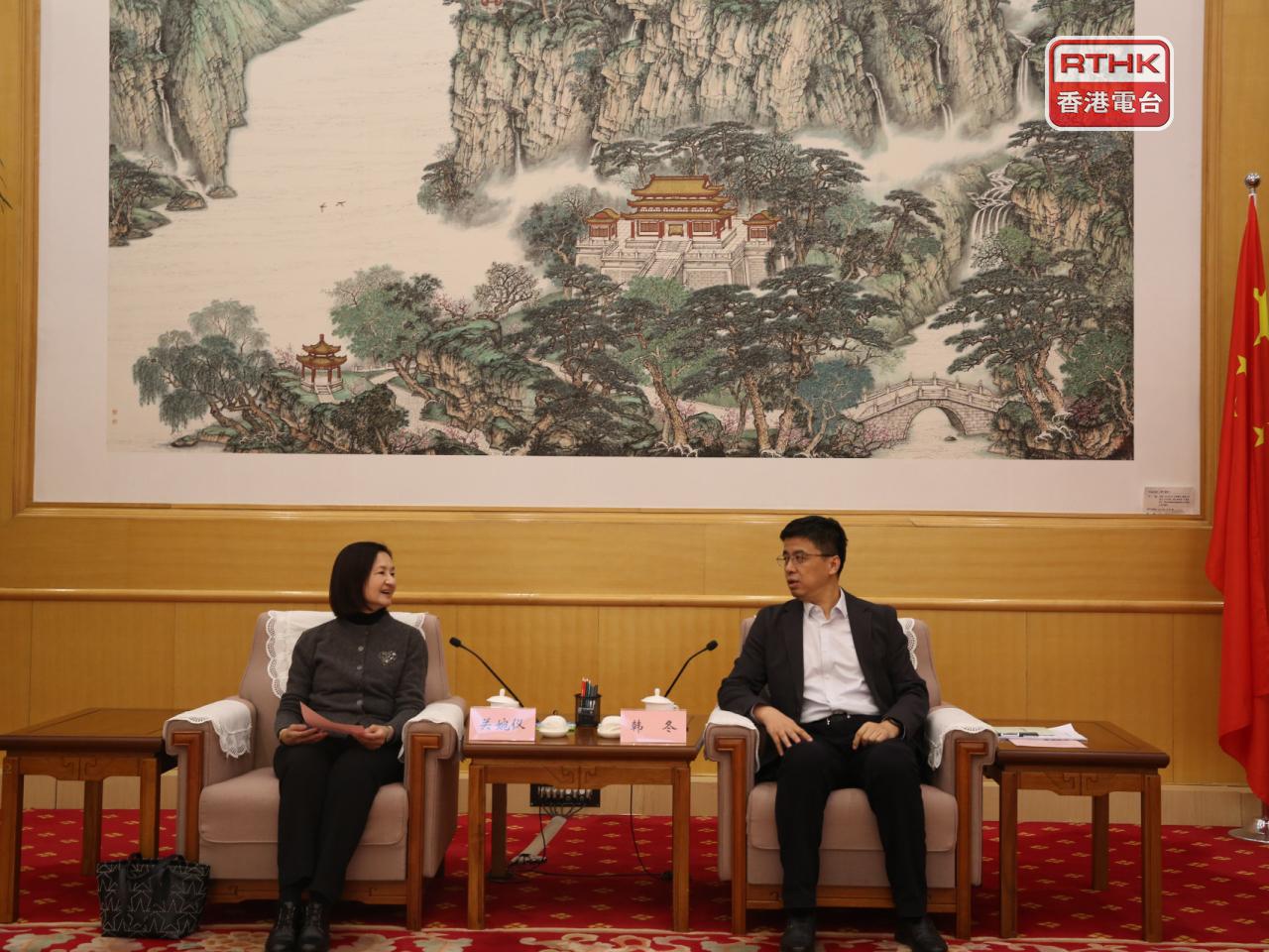 關婉儀（左）到北京拜會國家廣電總局副局長韓冬。