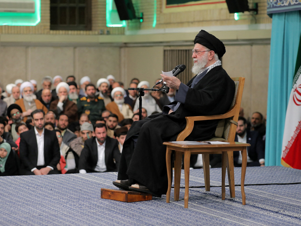 哈梅內伊在首都德黑蘭，與數千名民眾會面。（路透社）