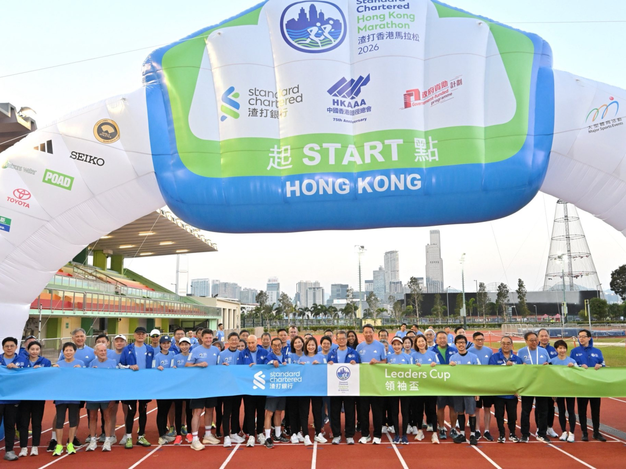 陳茂波（中）今早為「領袖盃」主持開幕禮。（陳茂波社交網頁圖片）