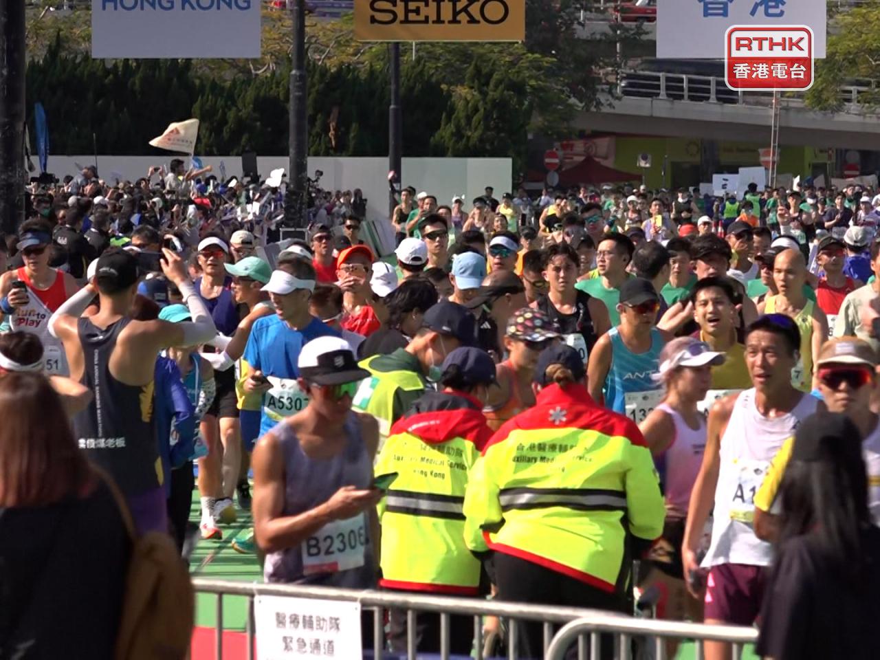 截至上午11時，至少22名跑手送院。（陳裕行攝）