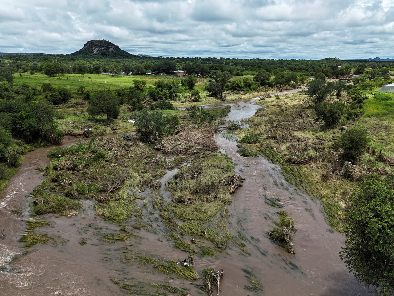 重災區之一的北部林波波省，最少17人遇難，包括一名5歲兒童。（路透社）