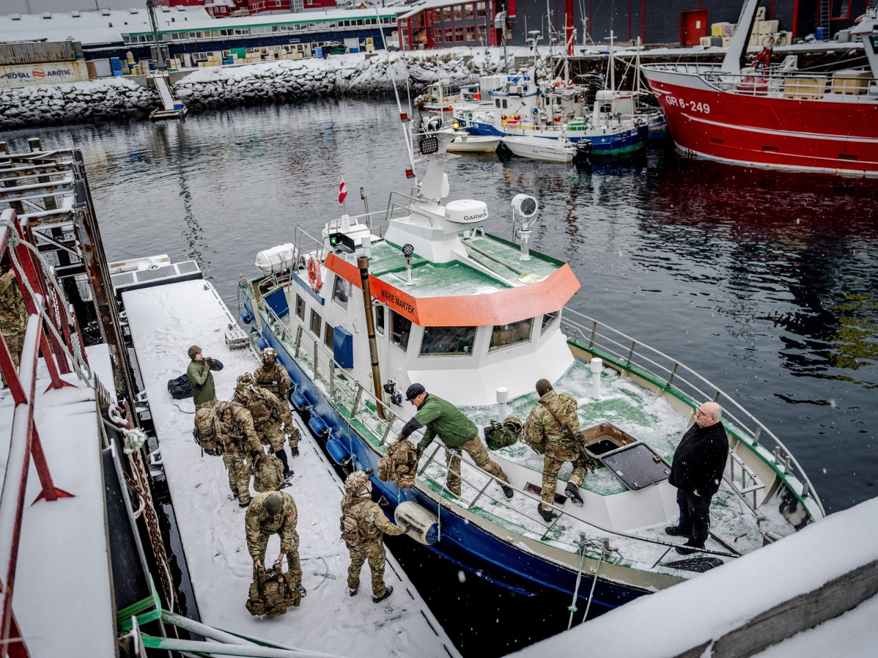 Danish soldiers disembark at the harbour in Nuuk, Greenland. Photo: Reuters