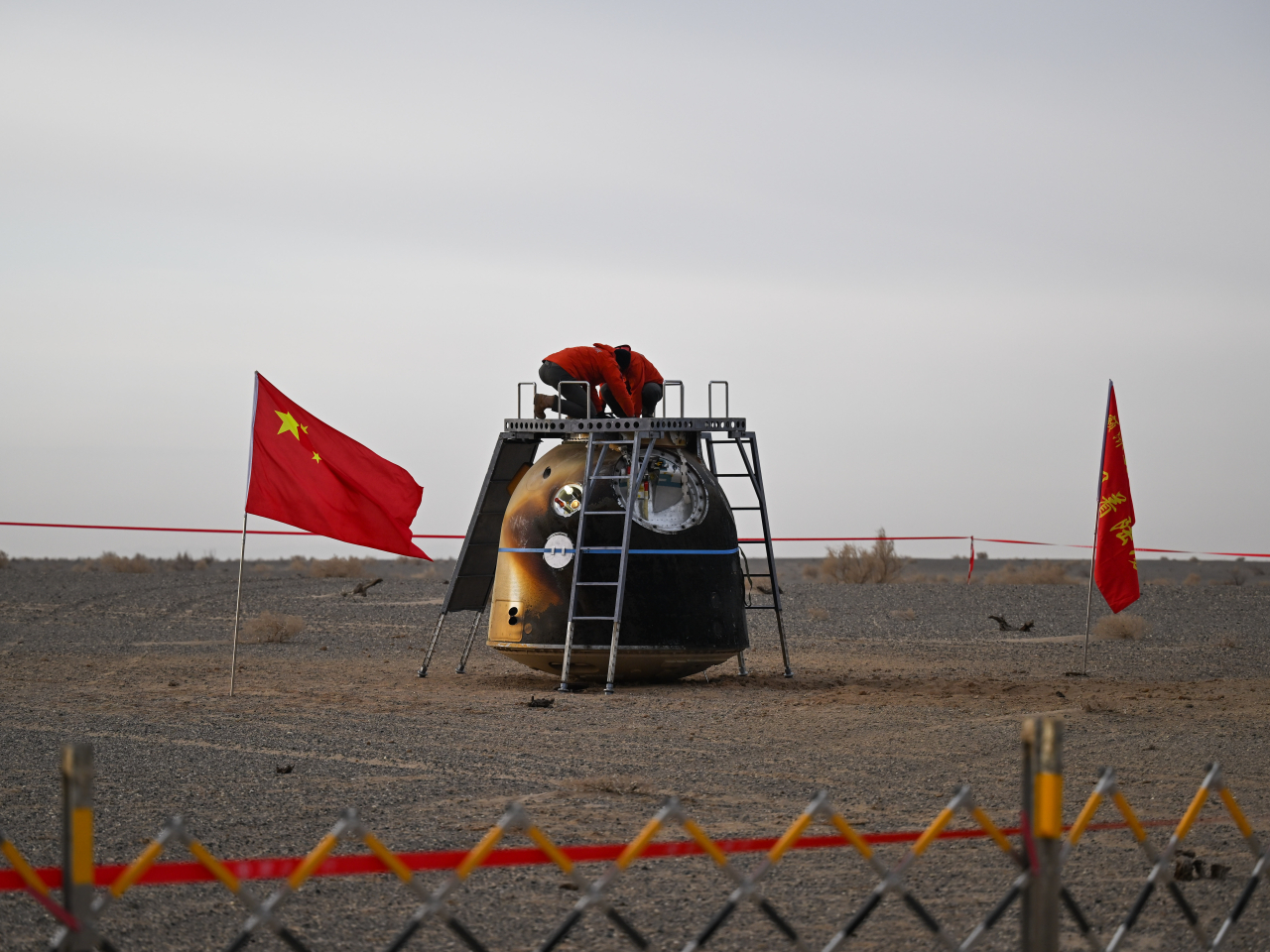 Checks were carried out on the Shenzhou-20 return capsule soon after its landing at the Dongfeng landing site. Photo courtesy of Xinhua
