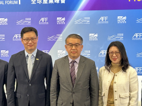 許正宇（中）：內地積極發展新質生產力，期望香港提供平台，讓企業找到合作夥伴。（羅煒皓攝）