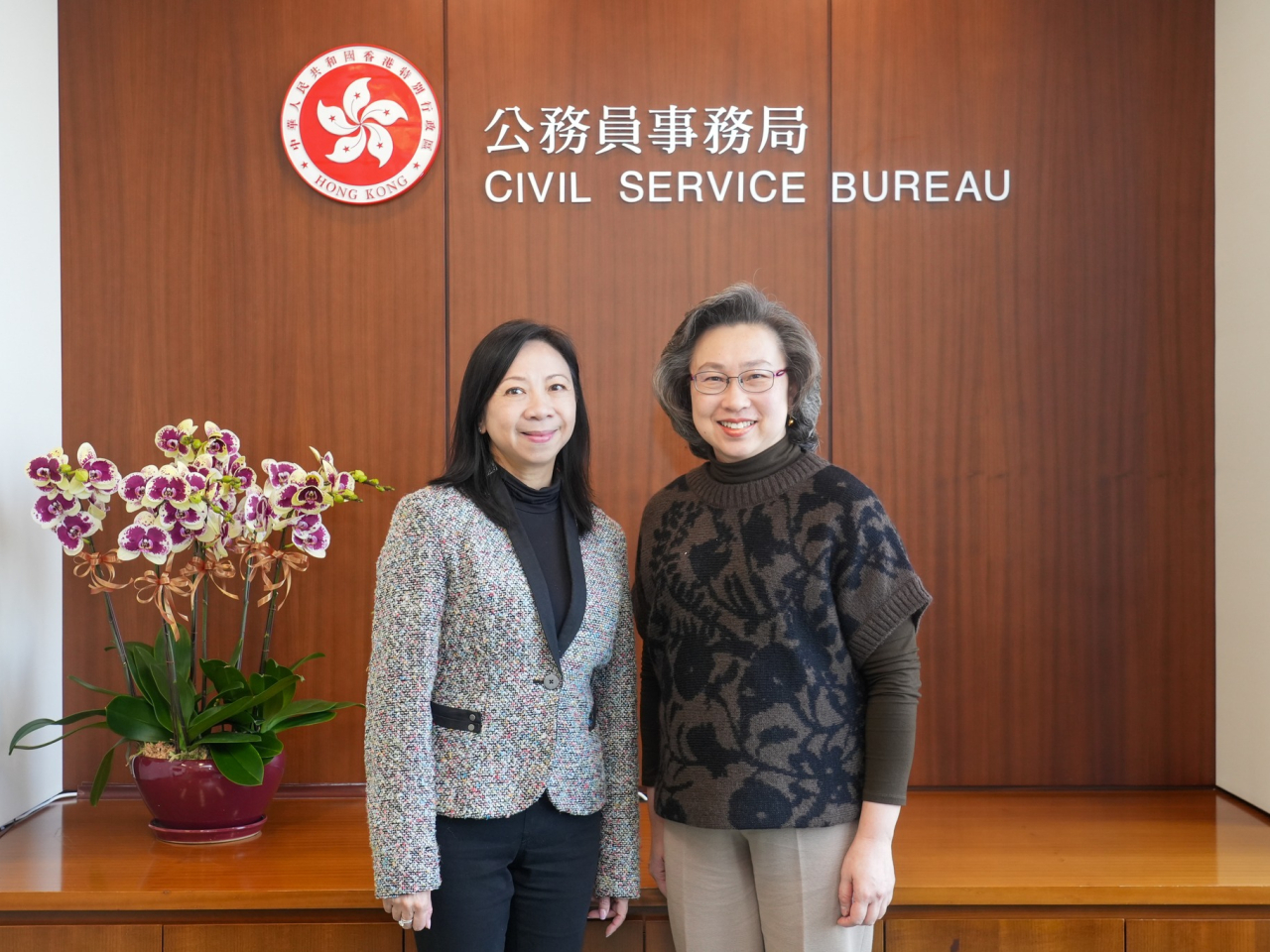 楊何蓓茵（右）相信林雪麗（左）在短時間內便可全面掌握局內的各項工作情況，注入新思維和新想法。（楊何蓓茵社交網站圖片）