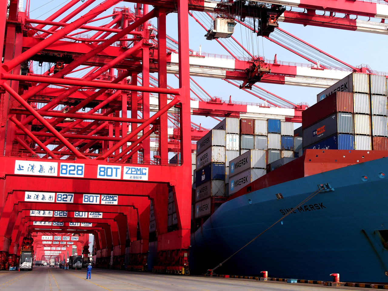 IMF上調今年中國經濟增長預測至4.5%，反映中美貿易戰休戰及內地出口轉移至東南亞和歐洲等市場。（新華社資料圖片）