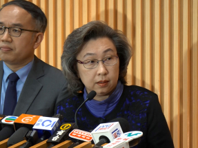 三名物流署人員未達水平　政府撤回前署長陳嘉信頒授銀紫荊星章