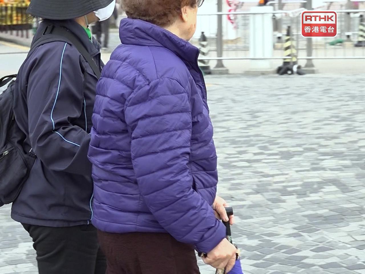 天文台呼籲市民留意天氣變化，注意保暖，並關顧長者及慢性病患者。（郭志強攝）