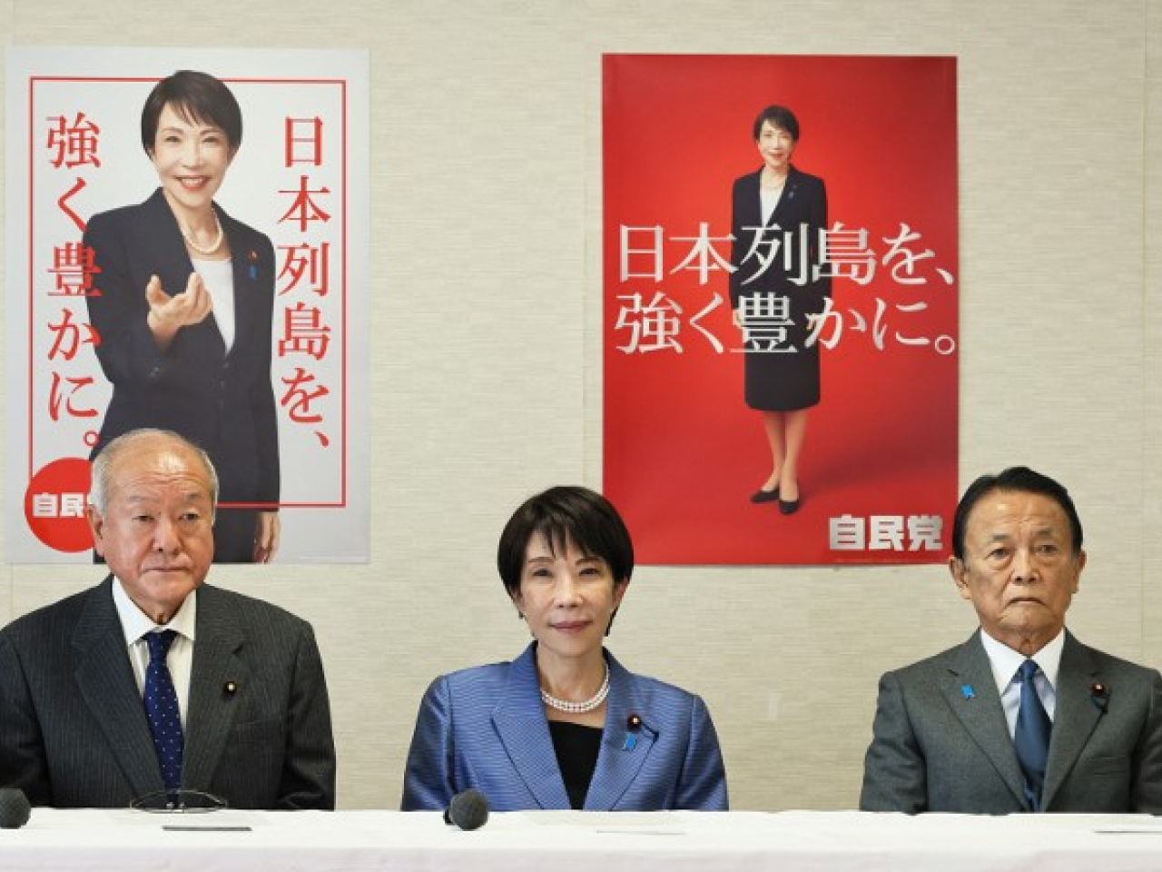 自民黨今早在黨總部召開高層會議。（法新社）