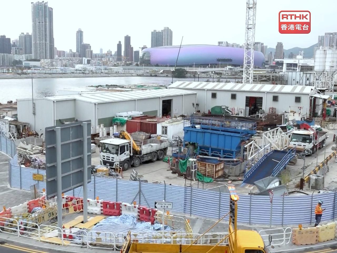 甯漢豪表示，計劃會以公開招標方式推出土地，發展學生宿舍。（港台圖片）