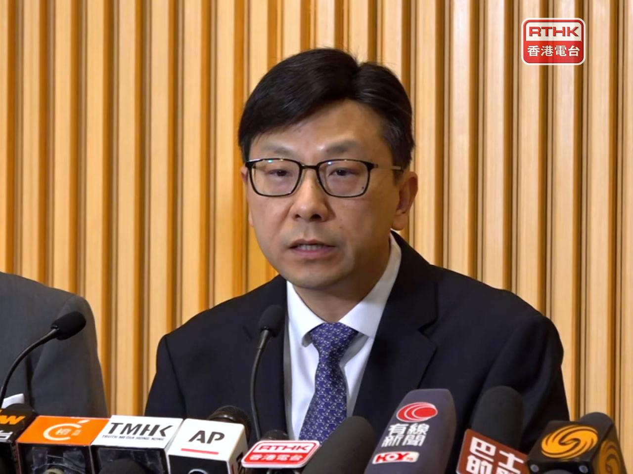 孫玉菡表示，實行更嚴格的人手比例規定下，輸入侍應生及初級廚師的獲批比例及人數均見下降。（港台圖片）