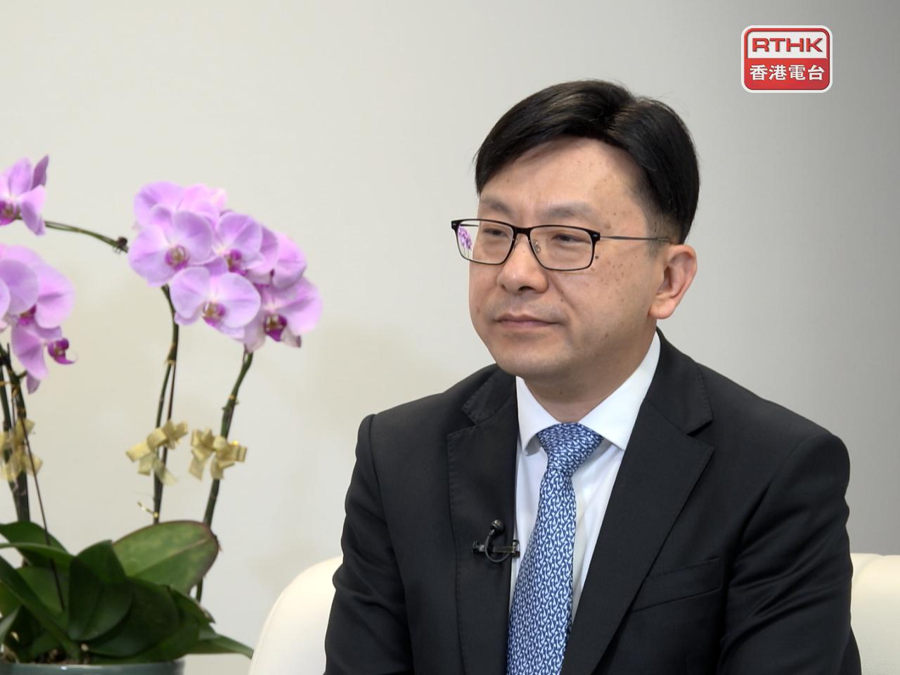 孫玉菡表示，爭取於第三季或之前，為不少於300戶住戶完成安裝。（港台圖片）