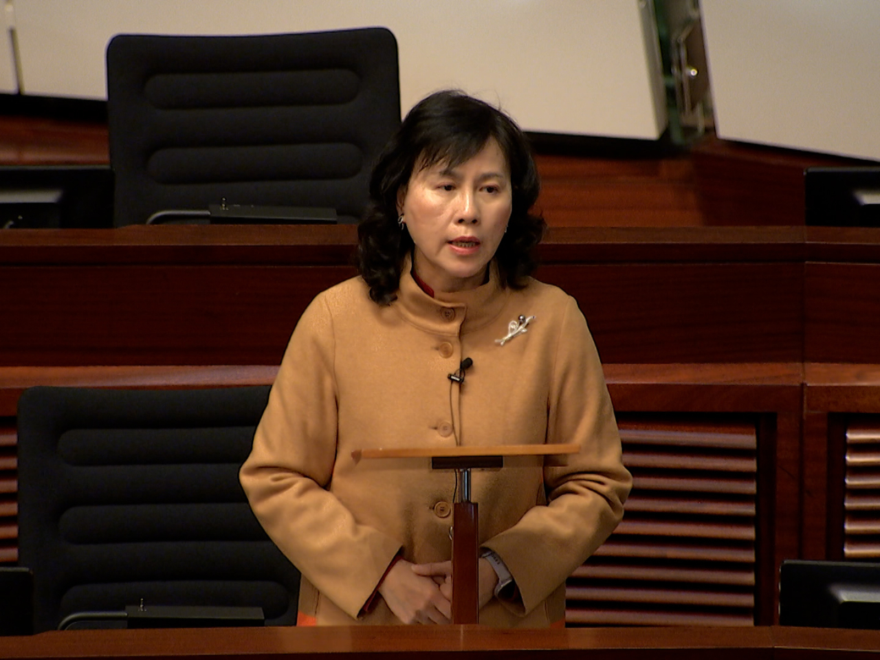 陳美寶指東鐵綫古洞站已於2023年動工，目前進展良好，預計可如期於明年投入服務。