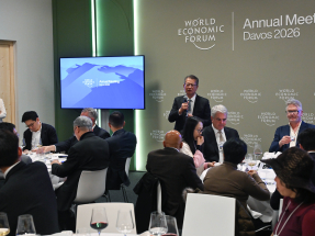 陳茂波於達沃斯發表主題演講　介紹香港過去一兩年取得穩健發展