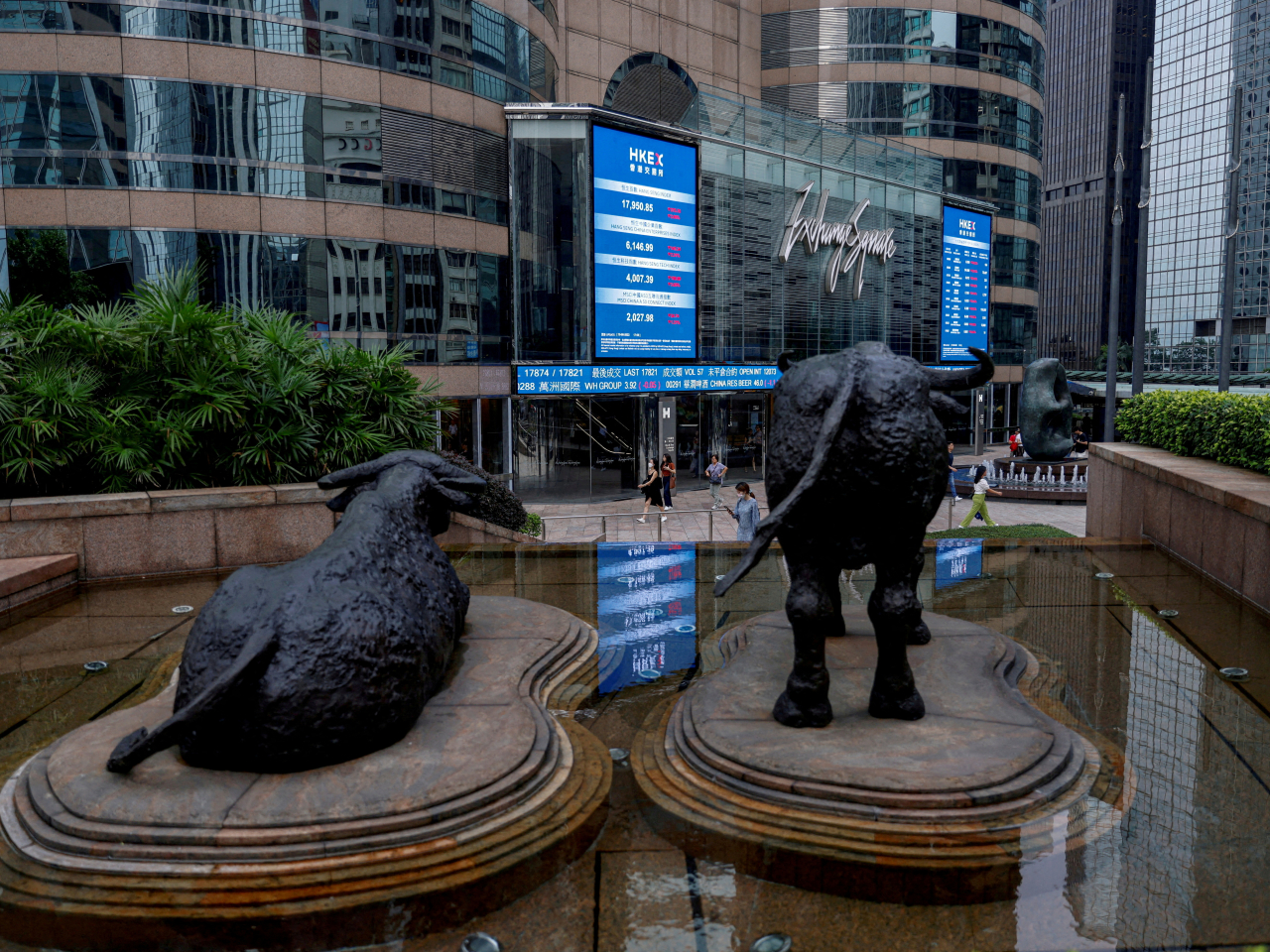 The Hang Seng Index opened 165 points, or 0.6 percent, higher at 26,750 on Thursday. File photo: Reuters