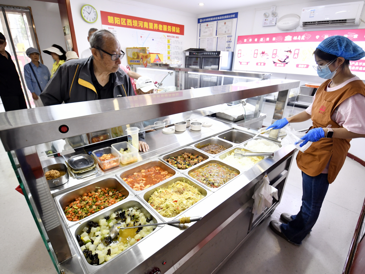 當局說，起草《食品安全國家標準-預製菜》等草案是為了維護消費者合法權益，促進產業高質量發展。（新華社資料圖片）