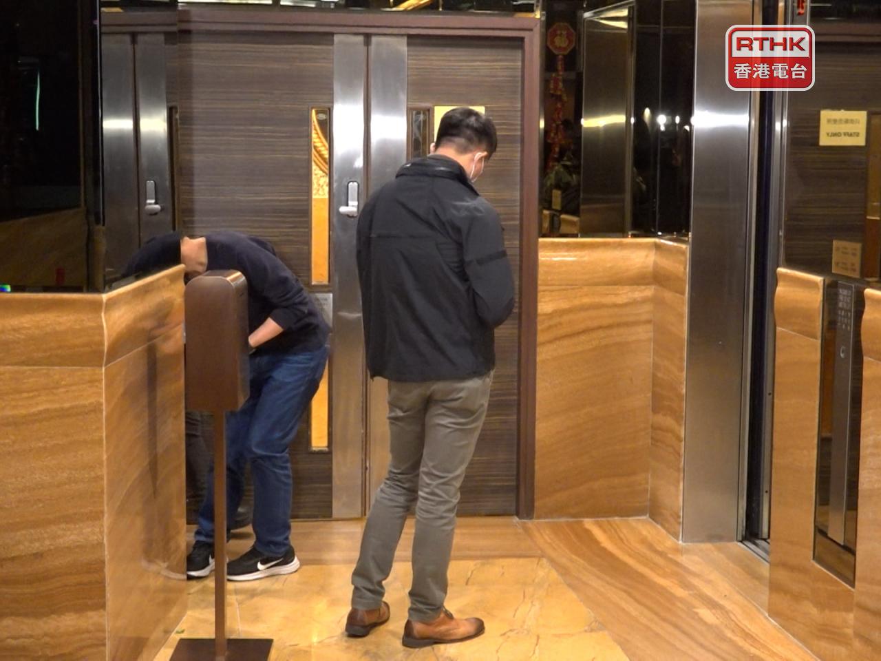 探員在現場調查。（葉美薏攝）