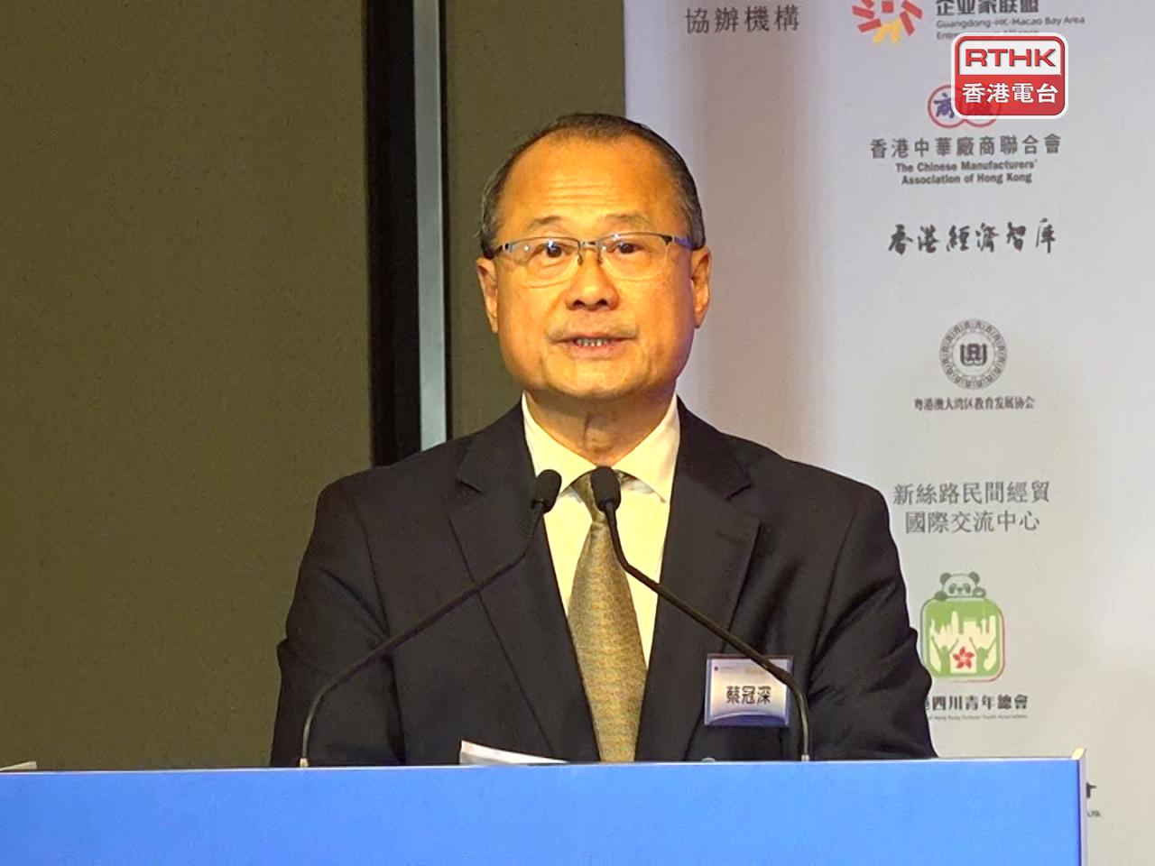 蔡冠深表示，將主動融入大灣區建設。（郭志強攝）