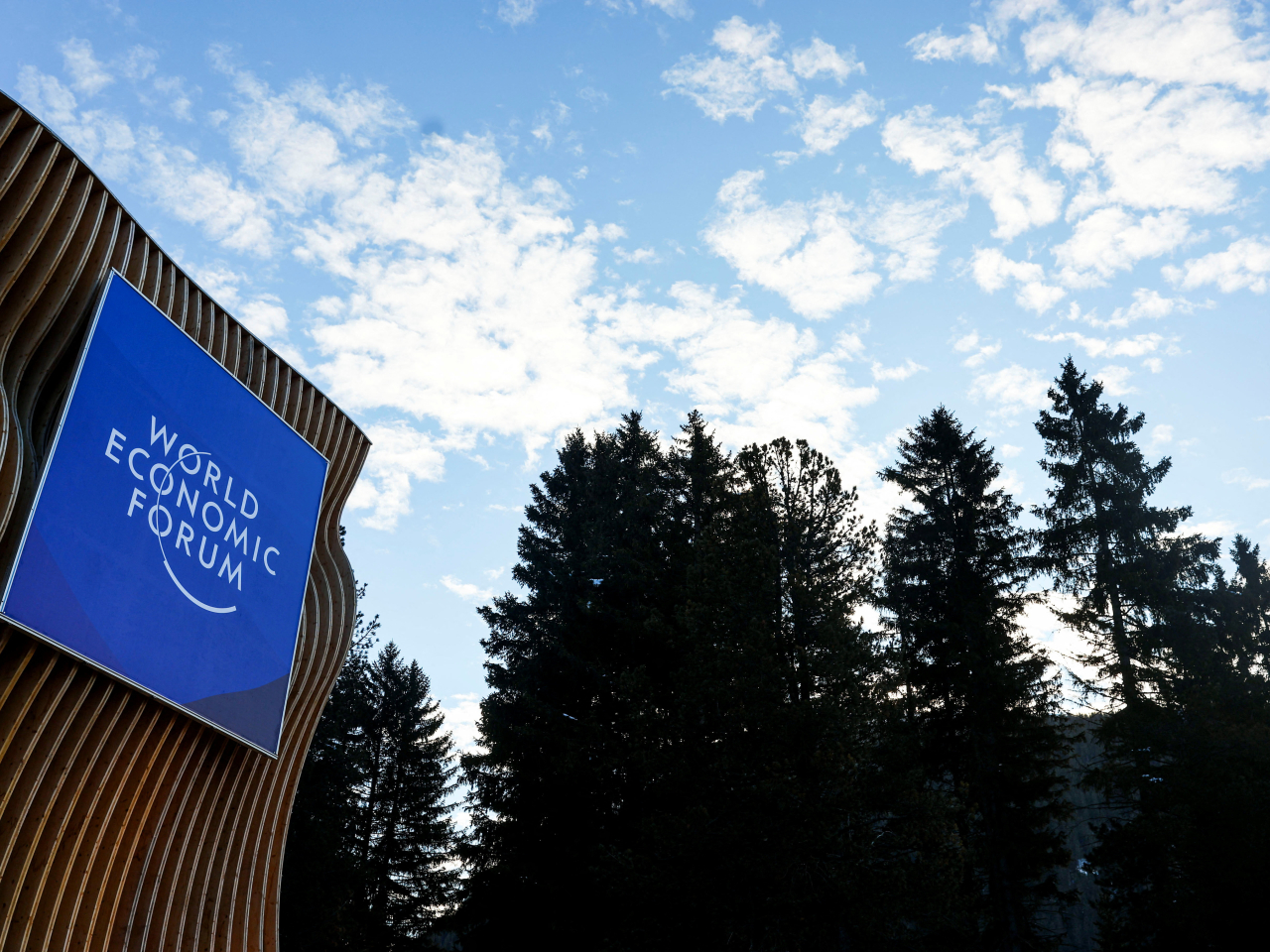 外交部發言人郭嘉昆，評價今屆世界經濟論壇年會時表示，中方願與各方以對話彌合分歧，攜手應對全球挑戰。（路透社資料圖片）