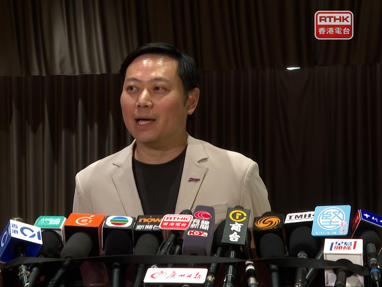 徐英偉說， 「粵車南下」實施以來，酒店訂房率正逐漸上升，有酒店亦推出泊車配套優惠，預計農曆新年的酒店入住率有機會達到九成。（張騰攝）