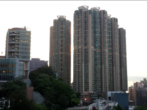 中原地產預料隨著供應逐漸消化，加上換樓需求，估計今年港島區樓價有望追落後。（港台圖片）