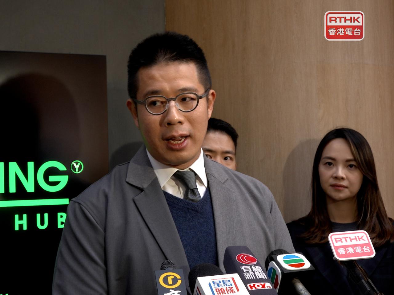 湯振傑表示，經商討後，雙方結束租約，理解青年人在臨近農曆新年要搬遷，同意將交樓日期順延1個月、至3月31日，讓青年人有更多時間準備。（孔令輝攝）