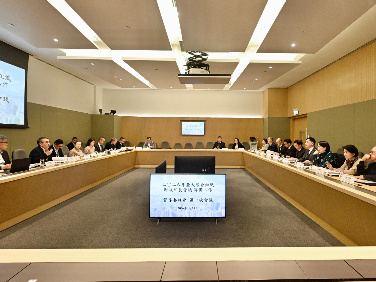 許正宇擔任主席的亞太經合組織財長會議籌備工作督導委員會，召開第一次會議。（政府新聞處）