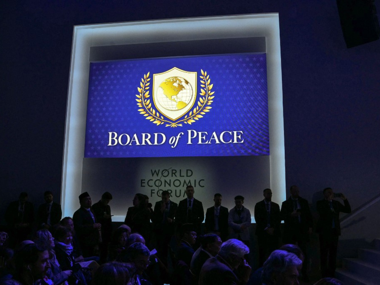 「和平委員會」在達沃斯正式簽署啟動文件。（法新社資料圖片）