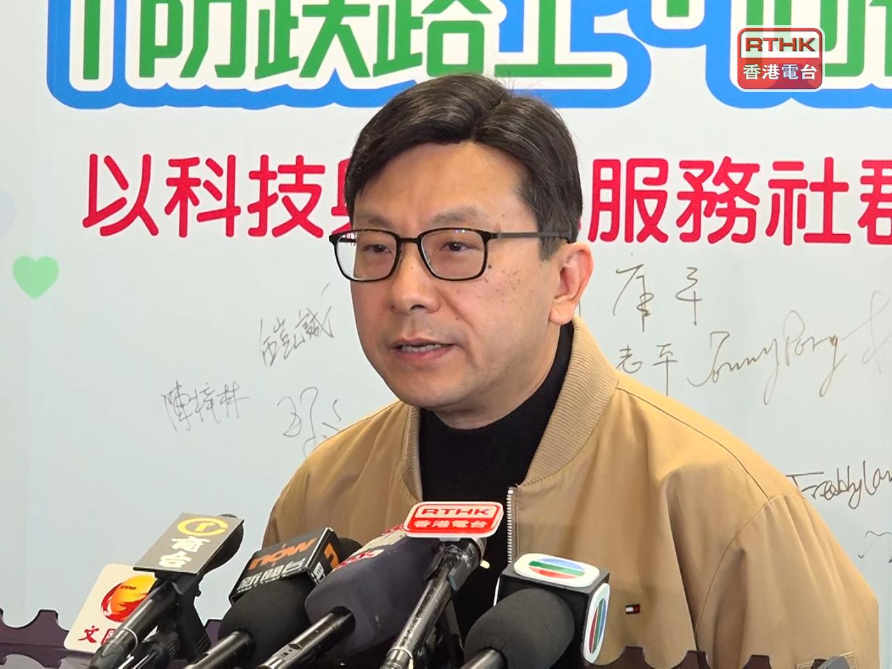 孫玉菡表示，當局計劃試行為300戶高風險照顧者住戶安裝智能意外偵測系統。（郭志強攝 )