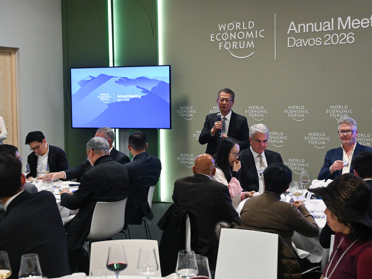 陳茂波出席以聚焦中國發展為主題的晚餐會並發表演講。（陳茂波網誌截圖）