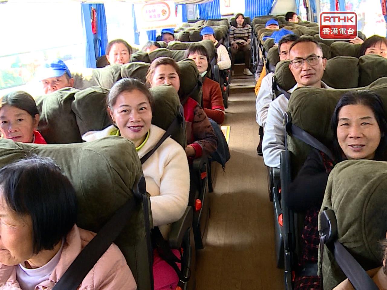 有內地旅客就表示，出發前幾天已經收到領隊通知，提醒他們必須扣上安全帶。（張連登攝）