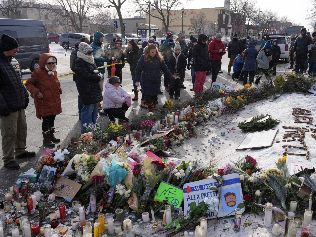 明尼阿波利斯市民眾為遇害的普雷蒂，舉行悼念活動。（路透社）