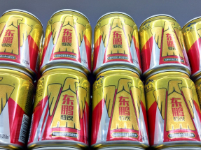 內地能量飲料企業東鵬飲料今日起招股，每股招股價最高248元，集資最多101.4億元。（法新社資料圖片）