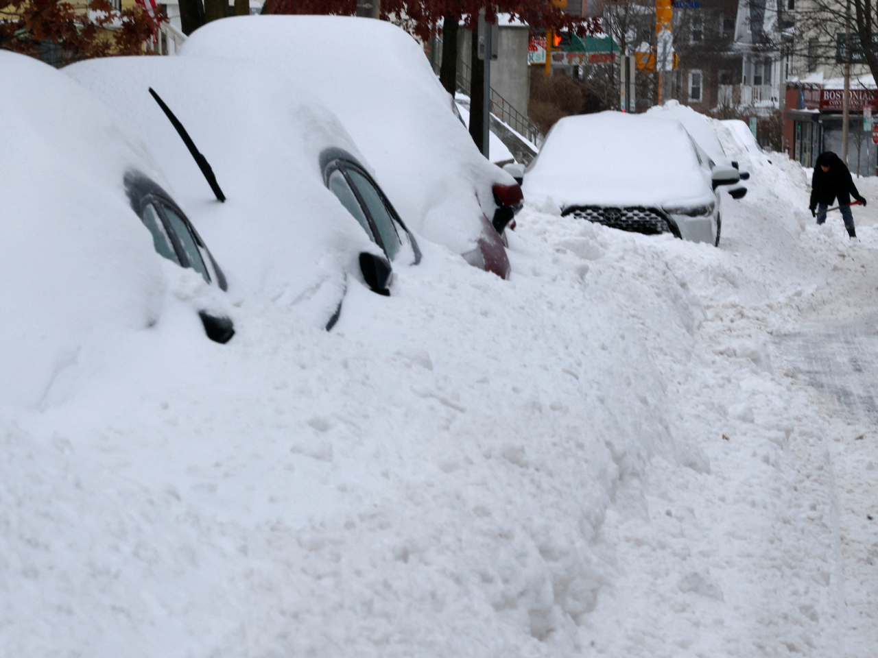 美國廣泛地區持續受到冬季風暴吹襲，仍有25個州未解除緊急狀態。（路透社）