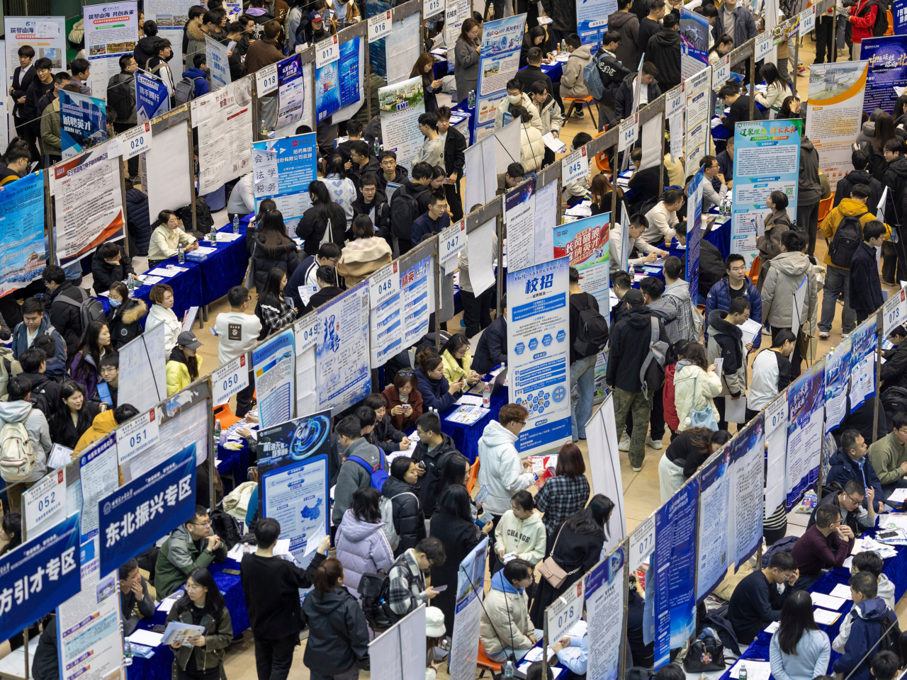 人社部表示，將由4月起開展招聘活動，為畢業生求職、機構招聘搭建好平台。（新華社資料圖片）