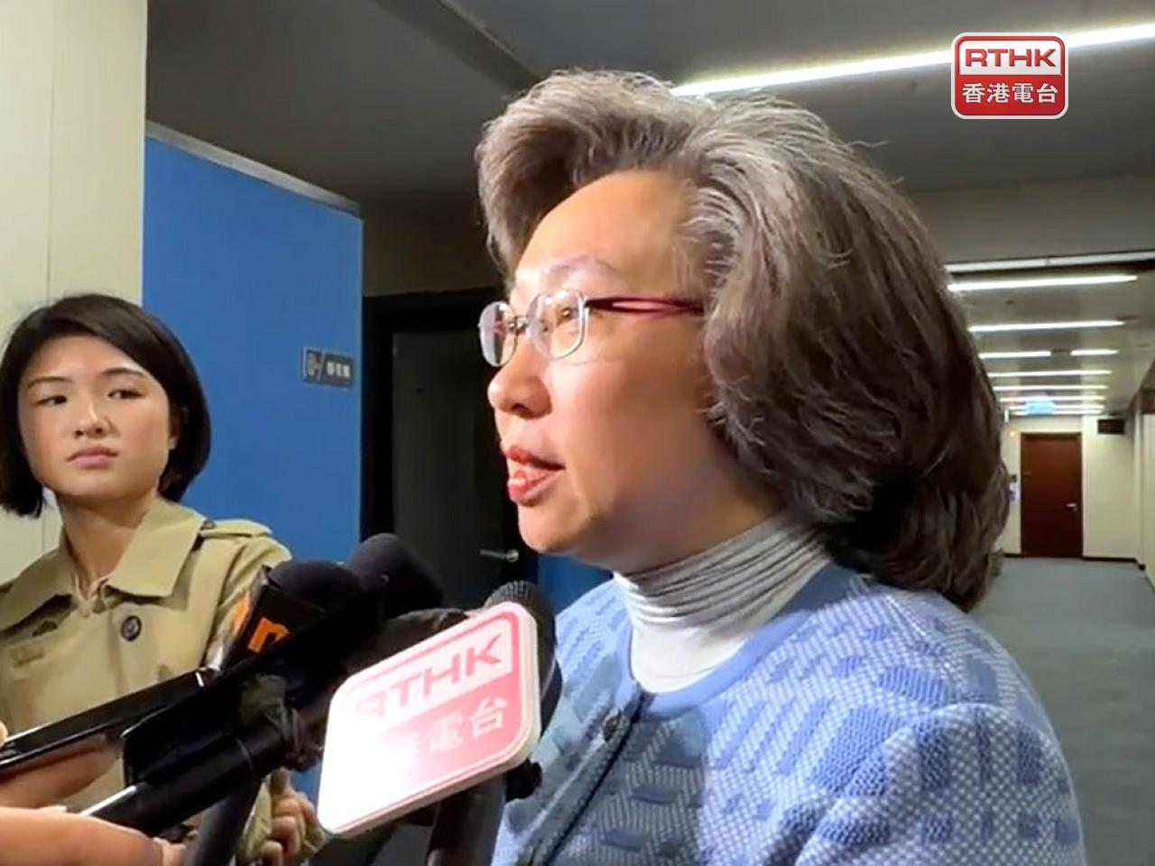 楊何蓓茵相信行政長官在樽裝水事件的處理上，已考慮公眾的觀感和看法。（鄧鈞尤攝）