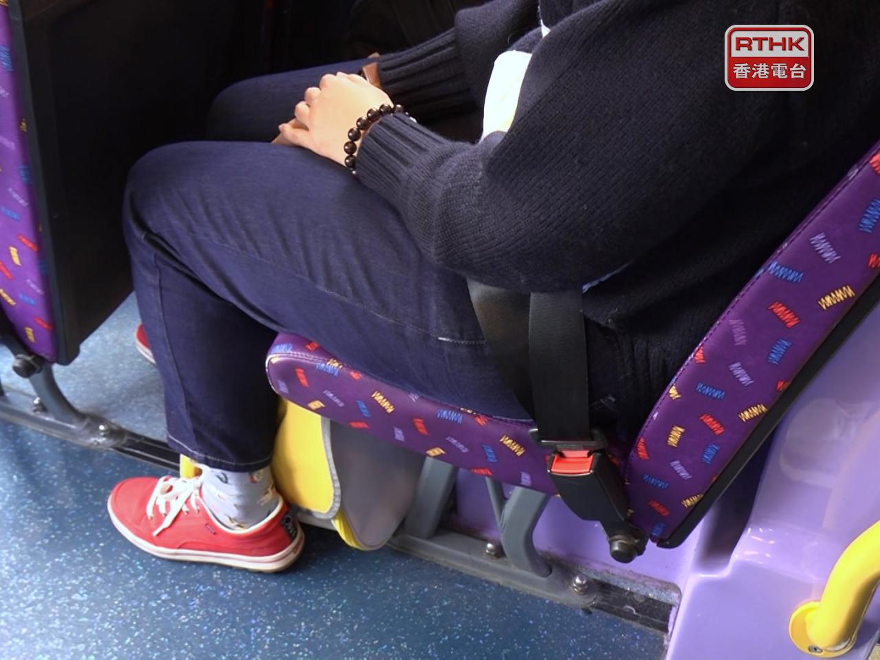 交諮會表示，支持政府實施強制安裝及佩戴安全帶的新法例，並留意到新法例包含容許乘客提出合理辯解的條文。（港台圖片）