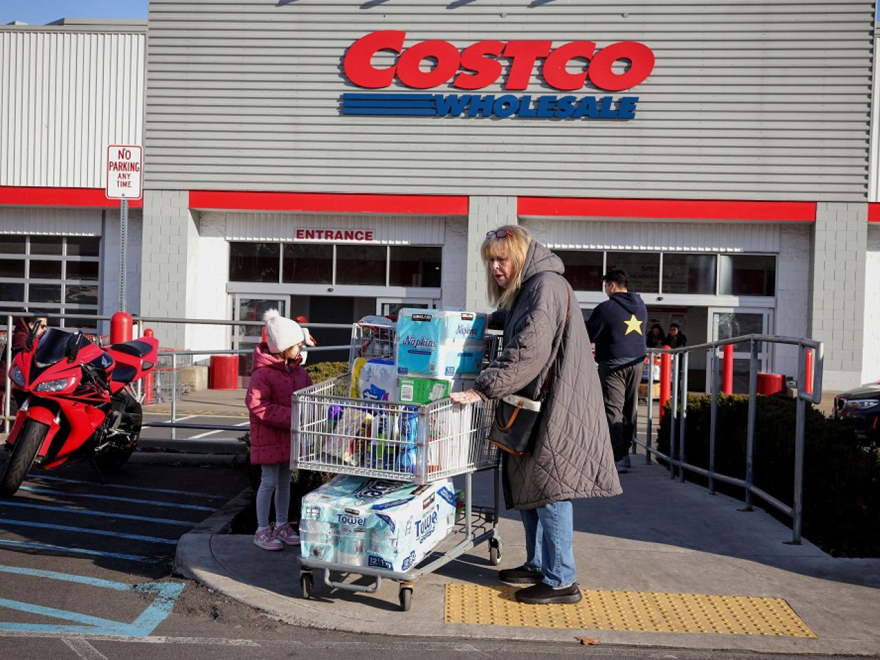 The Conference Board's Consumer Confidence Index plunged nearly 10 points in January. File photo: Reuters