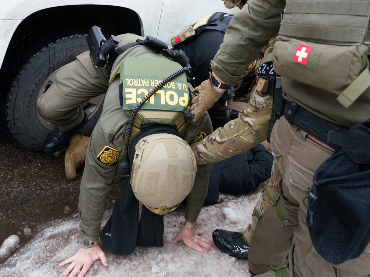 美國聯邦執法人員持續在明尼阿波利斯市採取行動。（路透社）