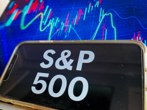 標普500指數高見6988點，收市報6978點，升28點，升幅0.4%，創即市及收市新高。（法新社資料圖片）