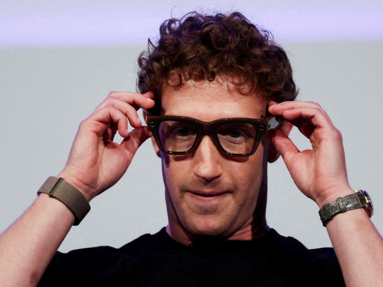 美國多個社交平台被指控「令人成癮」，據報案件本周在加州一個法院開審。外界預計科企Meta行政總裁朱克伯格將出庭作供。（路透社資料圖片）