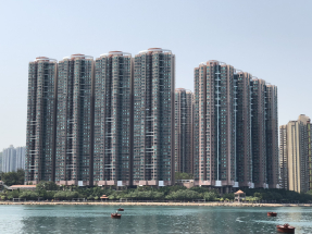 本港上月私人住宅售價創1年半新高。全年樓價累計升近3.3%，結束3年跌勢。（港台圖片）