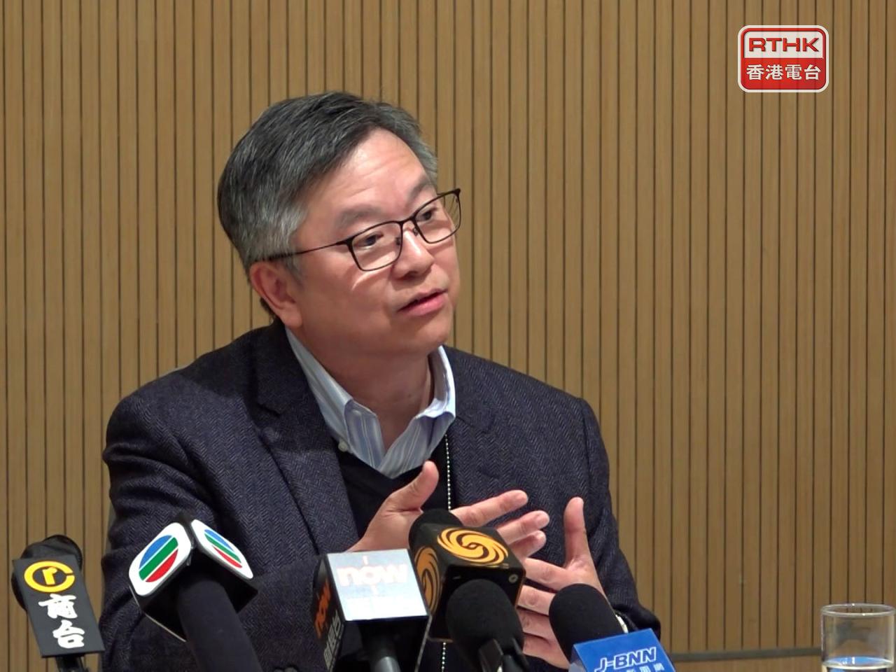 黃仕進會後表示，支持政府就商用車輛年長司機設定較嚴謹體格證明要求的方向。（陳韋丞攝）