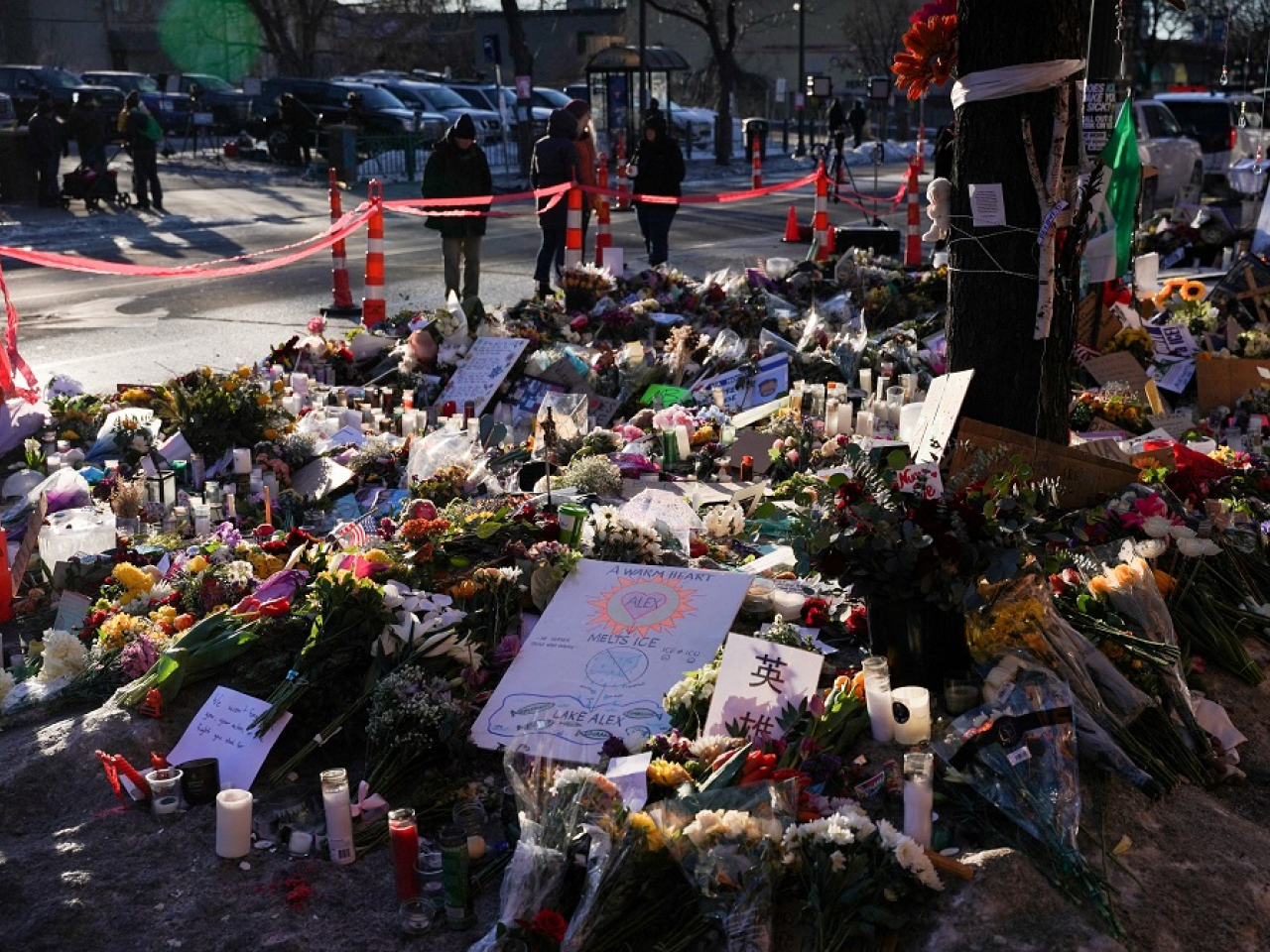 A memorial for nurse Alex Pretti, who was shot dead by immigration agents on Saturday, continues to grow in Minneapolis. Photo: Reuters
