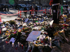 A memorial for nurse Alex Pretti, who was shot dead by immigration agents on Saturday, continues to grow in Minneapolis. Photo: Reuters