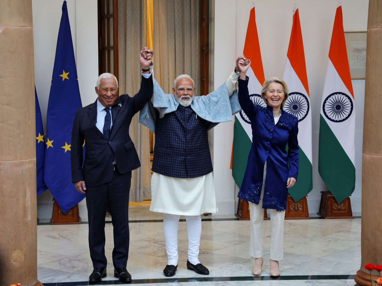 印度總理莫迪（中）、歐盟委員會主席馮德萊恩（右）和歐洲理事會主席科斯塔（左）日前在印度新德里會面。(路透社)