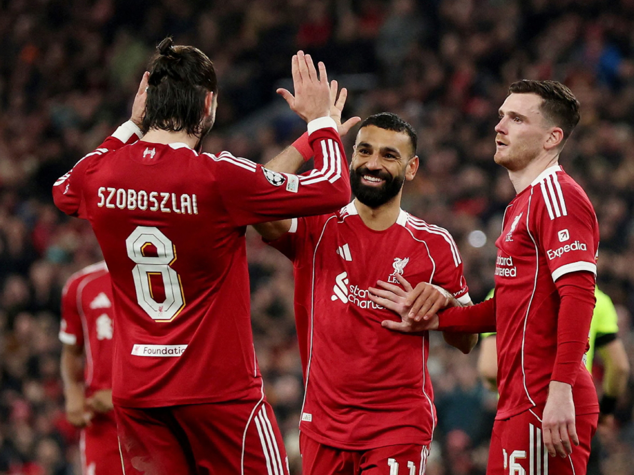 利物浦入球後，球員互相慶祝。（路透社）