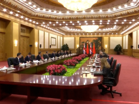 習近平晤施紀賢稱國際形勢變亂交織　中英兩國需加強對話與合作