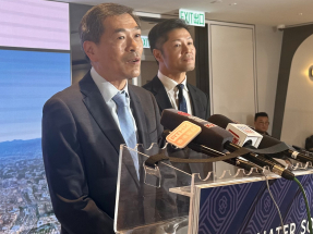 黃光耀（左）說，現時按揭利率約3.25厘，預料對樓市銷情影響不大。（趙嘉駿攝）