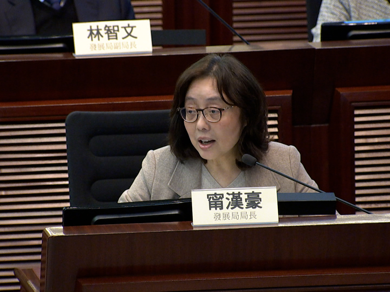 甯漢豪表示，希望以最快方法做好樓宇維修招標制度和工程監管。